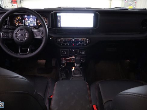 Used 2025 Jeep Wrangler Unlimited Rubicon image 29