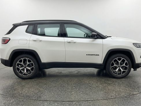 Used 2025 Jeep Compass Limited AWD/4WD image 11