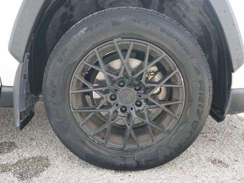 Used 2020 Toyota RAV4 XLE image 5