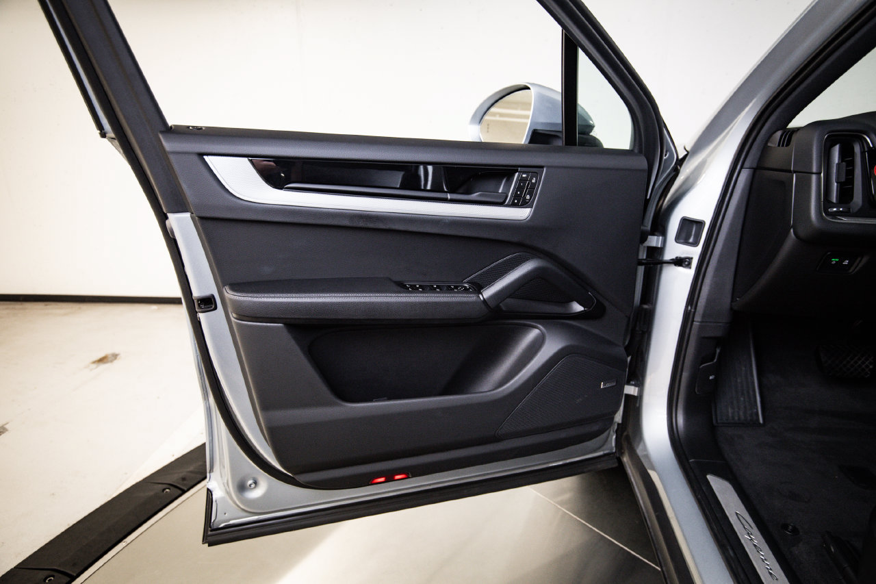 Certified 2026 Porsche Cayenne AWD/4WD image 23