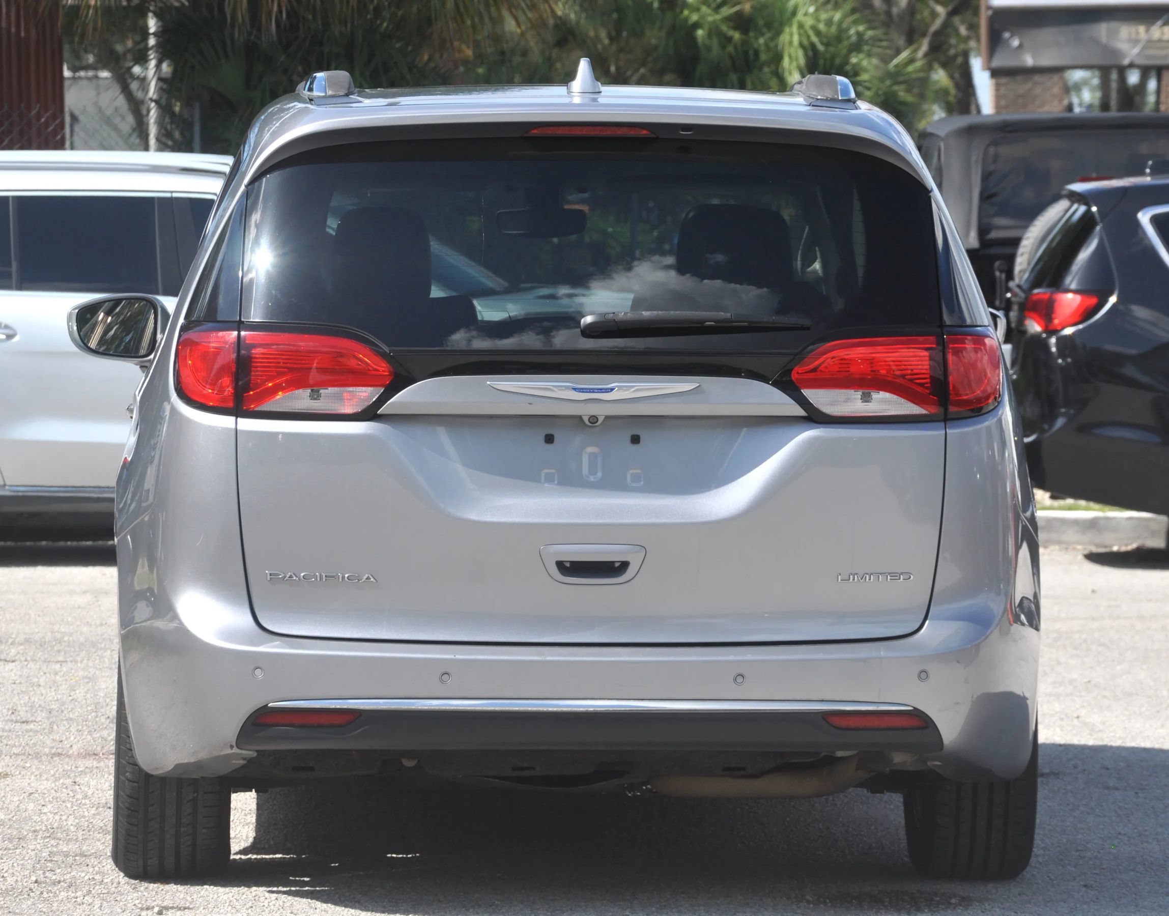 Used 2018 Chrysler Pacifica Limited FWD image 26
