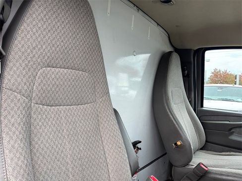 Used 2012 Chevrolet Express 3500 image 31