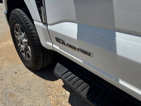 Used 2025 Ford F250 XLT w/ FX4 Off-Road Package AWD/4WD image 8