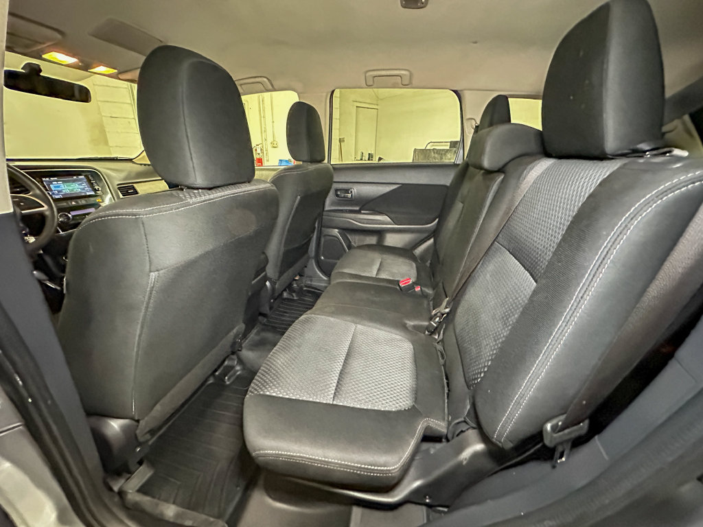 Used 2018 Mitsubishi Outlander AWD image 24