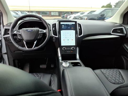 Used 2024 Ford Edge Titanium AWD/4WD image 13