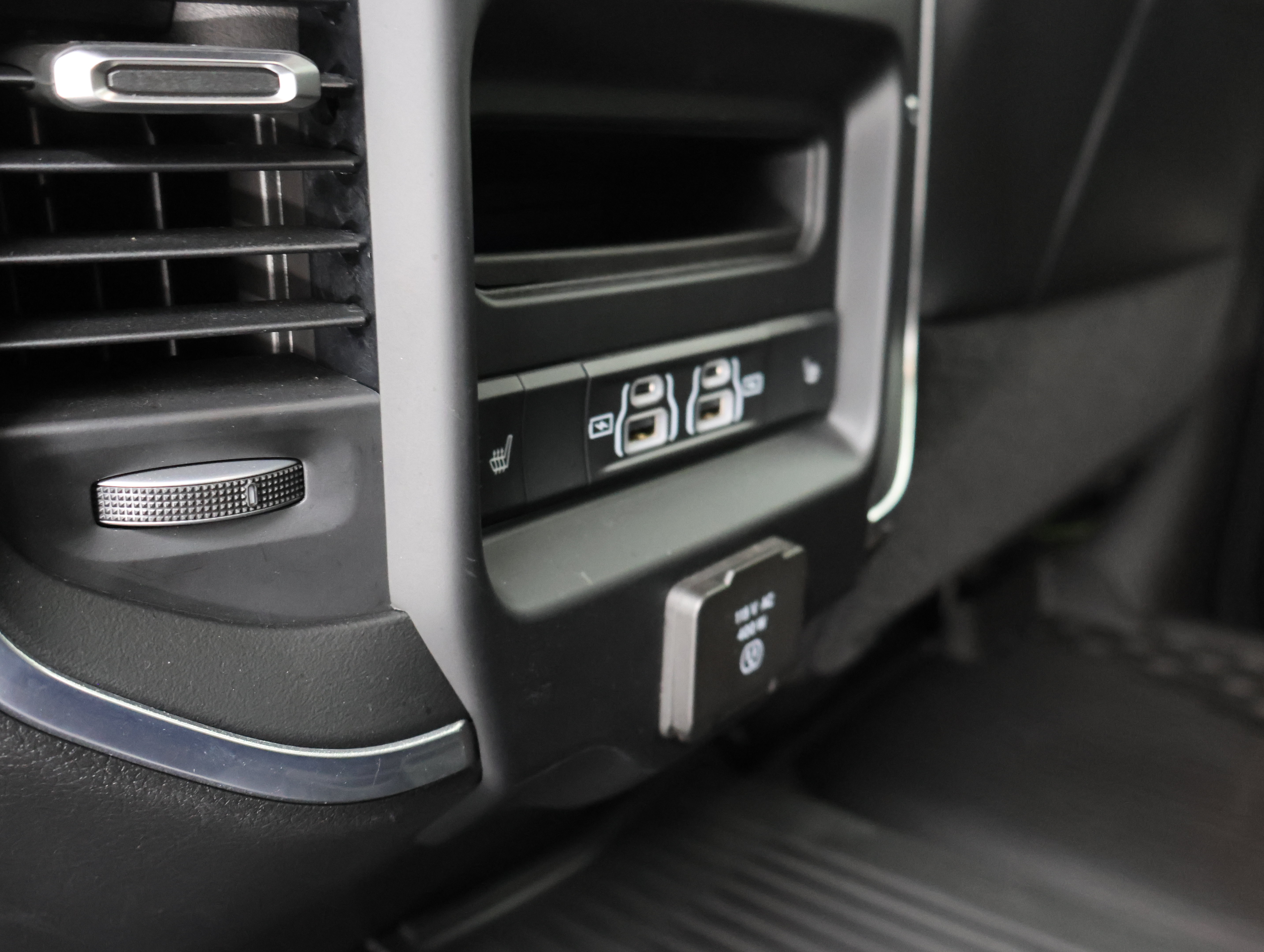 Used 2024 RAM 2500 Laramie w/ Night Edition AWD/4WD image 37