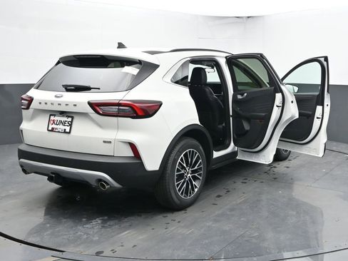 New 2026 Ford Escape SE w/ Class II Trailer Tow Package FWD image 57