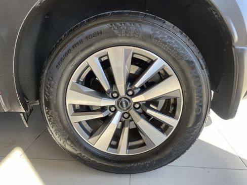 Certified 2023 Nissan Pathfinder SL w/ Black Appearance Package image 18