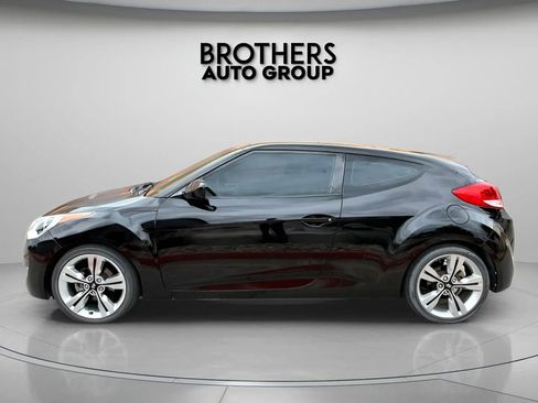 Used 2013 Hyundai Veloster w/ Style Pkg image 8