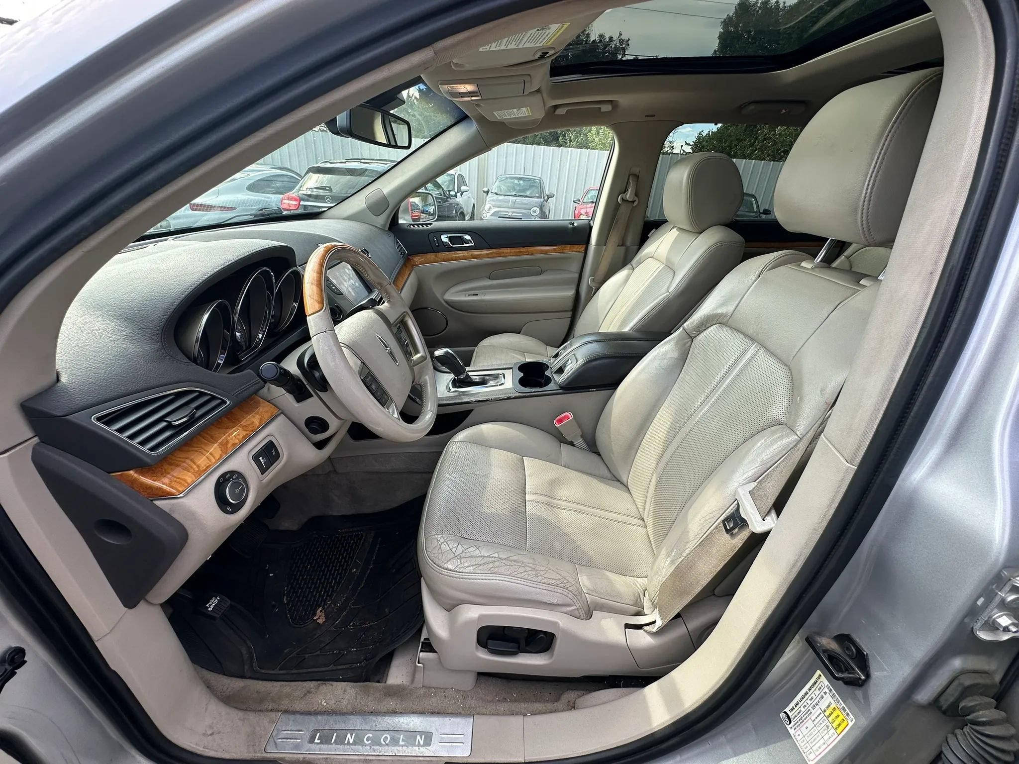 Used 2012 Lincoln MKT AWD image 10