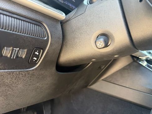 Used 2024 Jeep Wagoneer L Series II w/ Flexible Seating Group AWD/4WD image 31