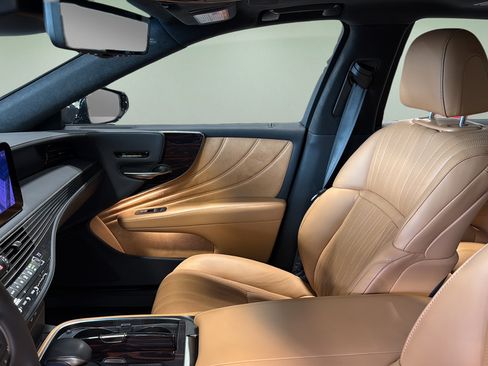 Used 2023 Lexus LS 500 AWD w/ Luxury Package image 13