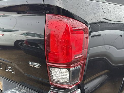 Used 2018 Toyota Tacoma SR5 image 10