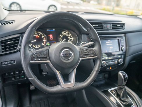 Used 2019 Nissan Rogue SV image 12