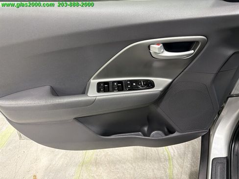 Used 2018 Kia Niro FE FWD image 25