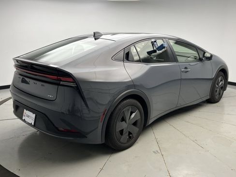 Used 2023 Toyota Prius LE FWD image 5