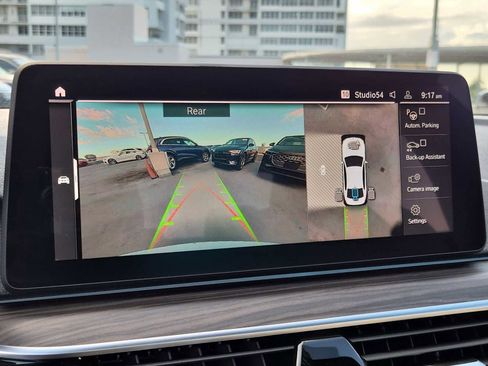 Used 2021 BMW 530e w/ Premium Package image 24