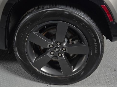 Used 2024 Land Rover Defender 110 X-Dynamic SE AWD/4WD image 10