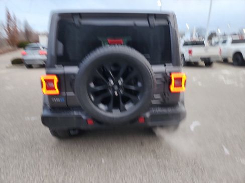 Used 2021 Jeep Wrangler Unlimited Sahara w/ Cold Weather Group image 6