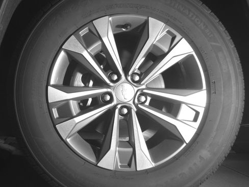 Used 2025 Chevrolet Equinox LT FWD image 12