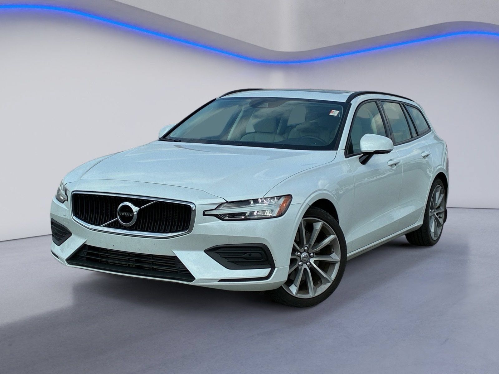 Used 2020 Volvo V60 T5 Momentum w/ Premium Package FWD image 2
