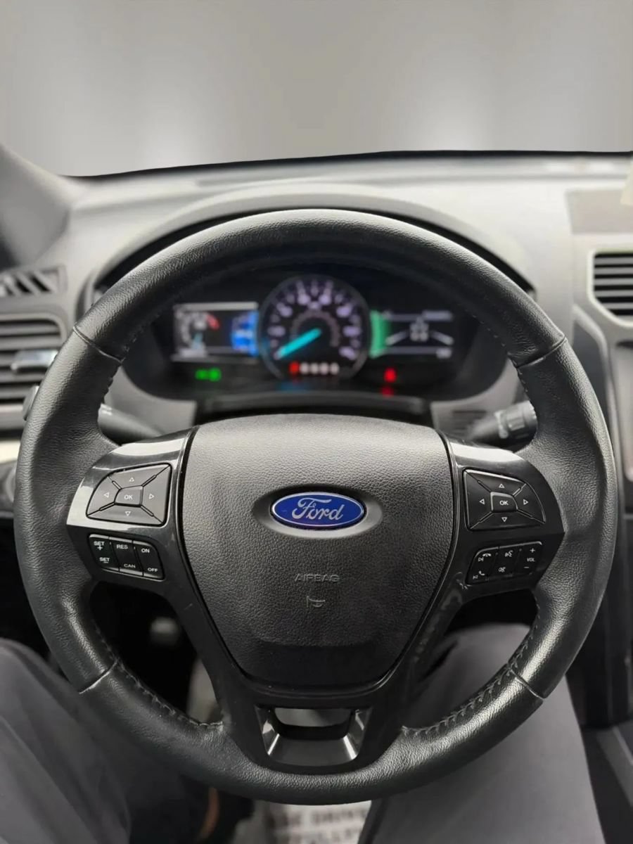 Used 2018 Ford Explorer XLT w/ Equipment Group 202A AWD/4WD image 20