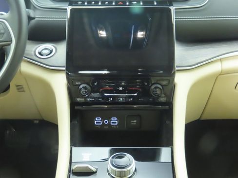 Used 2022 Jeep Grand Cherokee Limited image 14