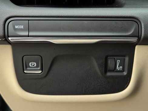 Used 2024 Cadillac Escalade Premium Luxury RWD image 28