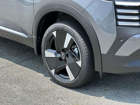 New 2025 Nissan Kicks SR FWD image 7