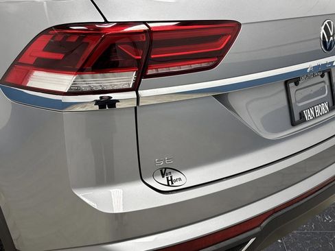 Used 2021 Volkswagen Atlas Cross Sport SE image 31