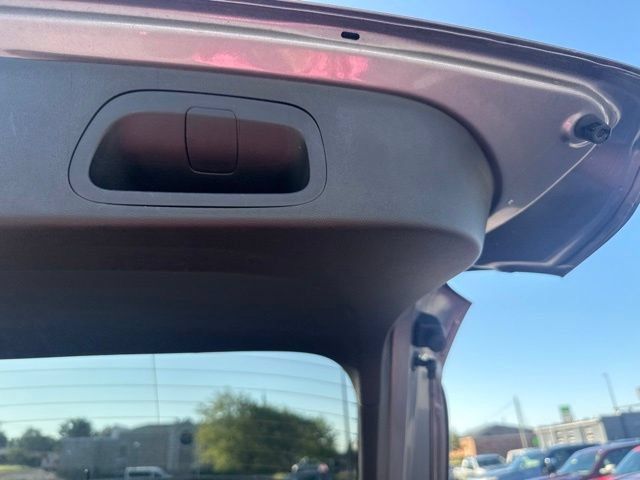 Used 2025 Chevrolet Trax RS w/ Sunroof Package FWD image 31