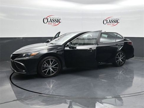 Used 2024 Toyota Camry SE image 33