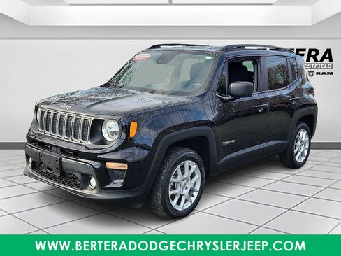 Certified 2022 Jeep Renegade Latitude w/ Convenience Group image 3