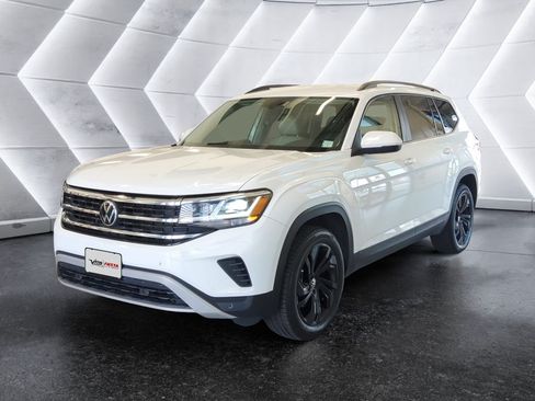 Used 2023 Volkswagen Atlas SE AWD/4WD image 3
