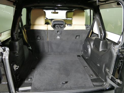 Used 2018 Jeep Wrangler Unlimited Rubicon image 18