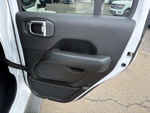 Used 2024 Jeep Wrangler High Altitude AWD/4WD image 18