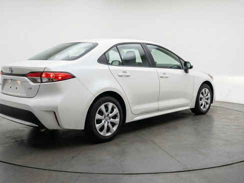 Used 2025 Toyota Corolla LE image 9