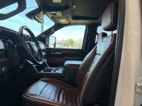 Used 2024 GMC Sierra 2500 Denali Ultimate AWD/4WD image 12
