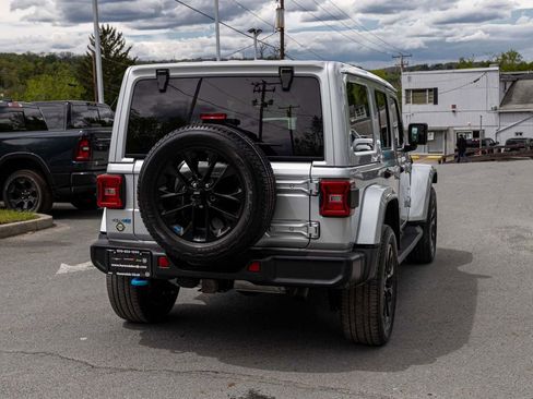 Used 2023 Jeep Wrangler Unlimited Sahara w/ Cold Weather Group AWD/4WD image 6