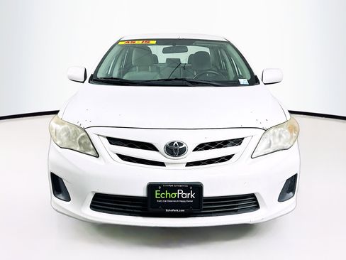 Used 2011 Toyota Corolla LE image 2