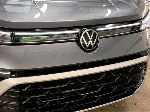 Used 2025 Volkswagen Taos SEL w/ Black Wheel Plus Package image 32