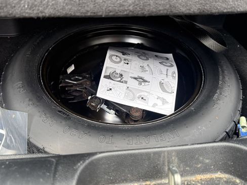 Used 2020 Jeep Cherokee Latitude Plus image 8