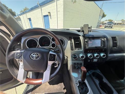 Used 2015 Toyota Sequoia Platinum AWD/4WD image 21