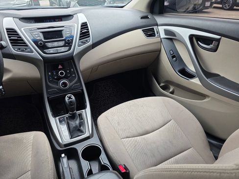 Used 2014 Hyundai Elantra SE FWD image 12