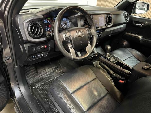 Used 2021 Toyota Tacoma TRD Sport w/ TRD Premium Sport Package RWD image 3