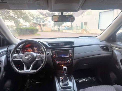 Used 2018 Nissan Rogue SV image 12