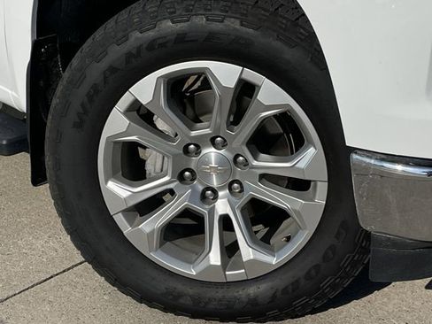 Used 2023 Chevrolet Silverado 1500 LTZ AWD/4WD image 9