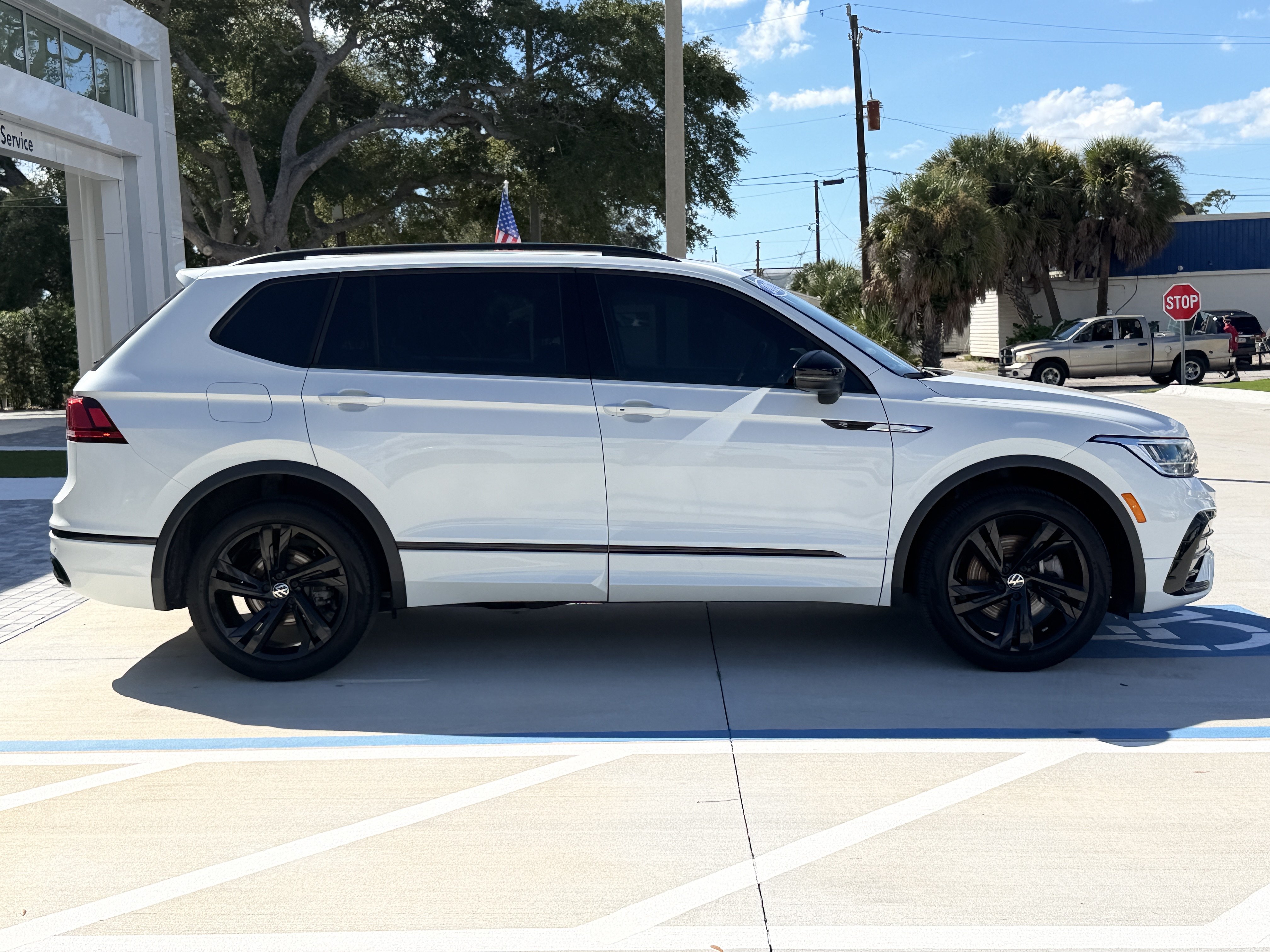 Certified 2023 Volkswagen Tiguan SE R-Line FWD image 8