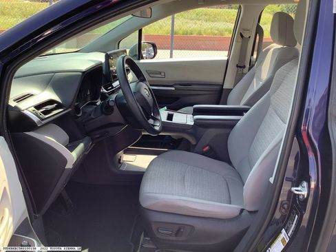 Used 2022 Toyota Sienna LE FWD image 12