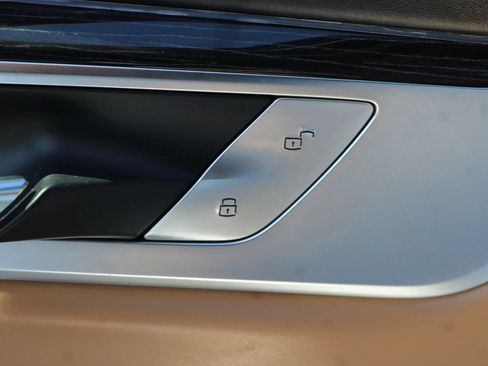 Used 2016 BMW 750i xDrive AWD/4WD image 19